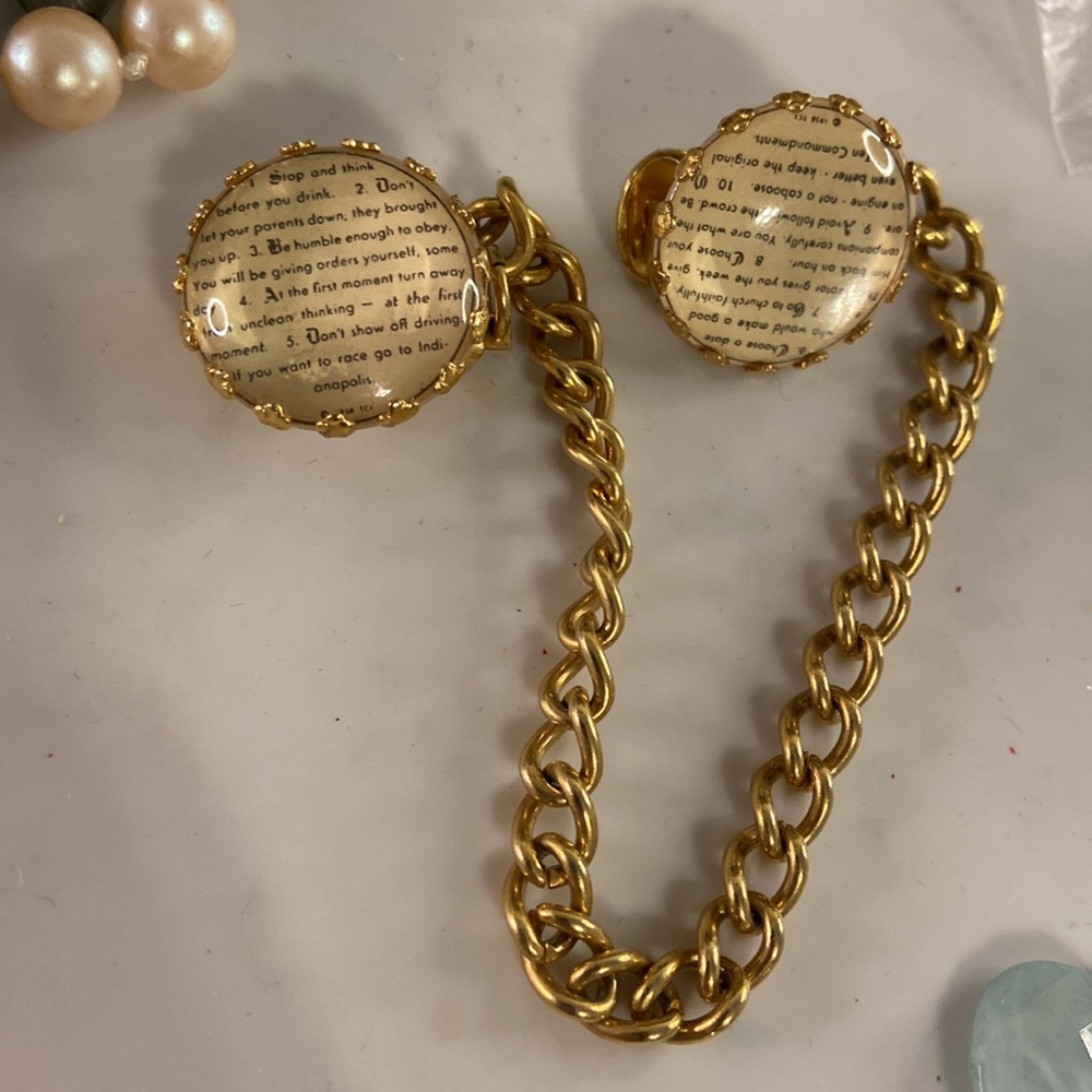 Sold 4-2025 Golden vintage collar clips w magazine print - Picture 2 of 7